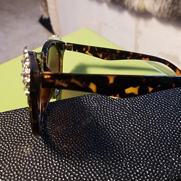 Betsey Johnson cat eye sunglasses - Picture 2 of 4